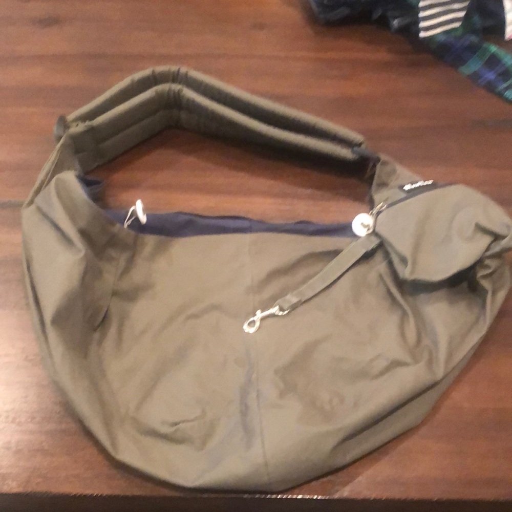 SlowTon Pet Carrier, Hand Free Sling Adjustable Padded Strap Tote Bag.